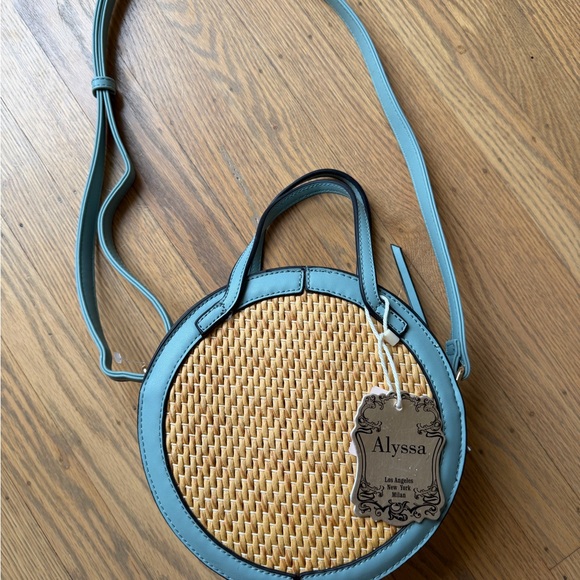 Alyssa Round Woven Crossbody Bag Green Tan NWT - Picture 5 of 6